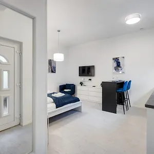 Modern In Authentic Area Apartamento