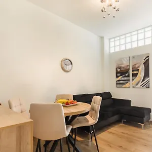 https://apt-stavroulas-house-city-center-2-iasonidou.hotelschalkidiki.net