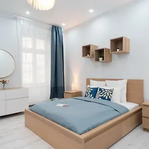 New Spacious At Superb Location Appartamento