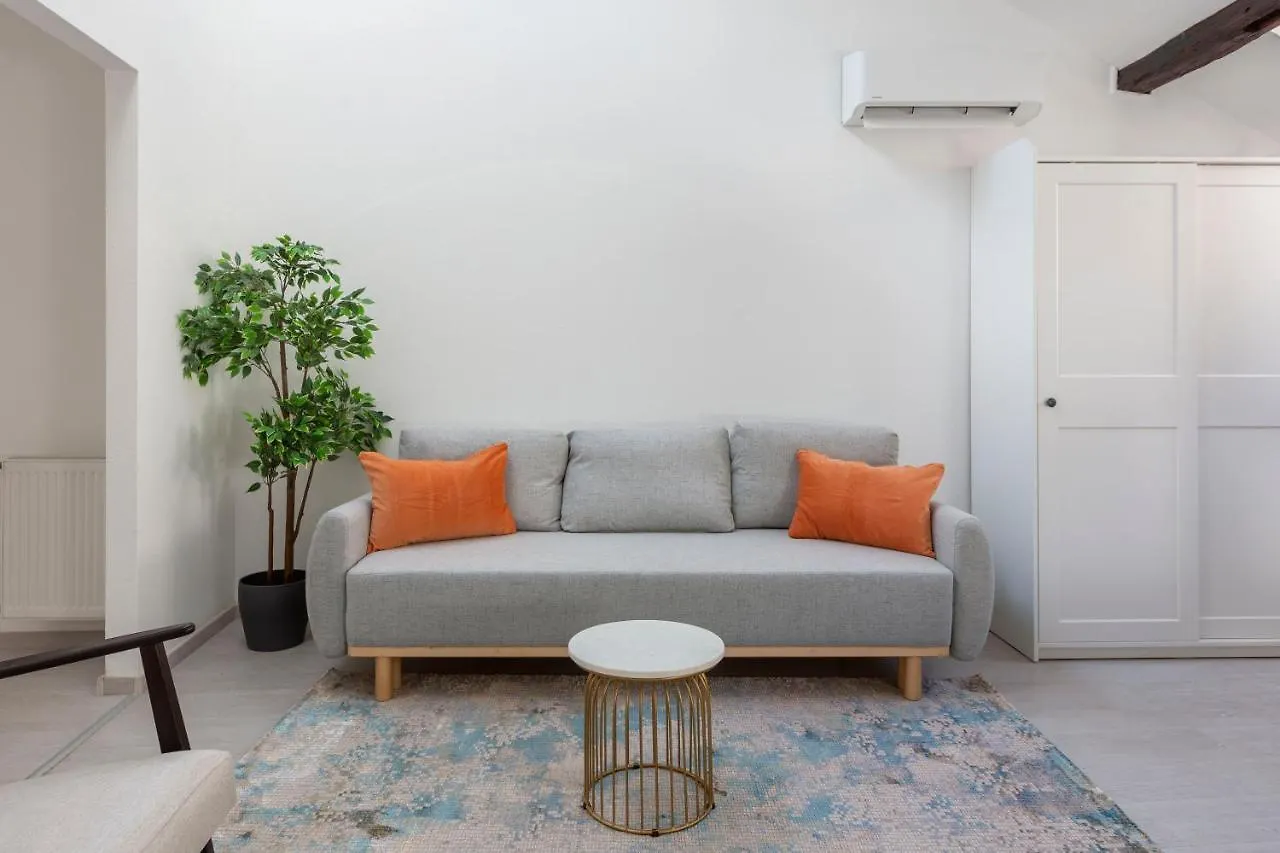 Rustic Central Studios By Lh Budapest Hungary