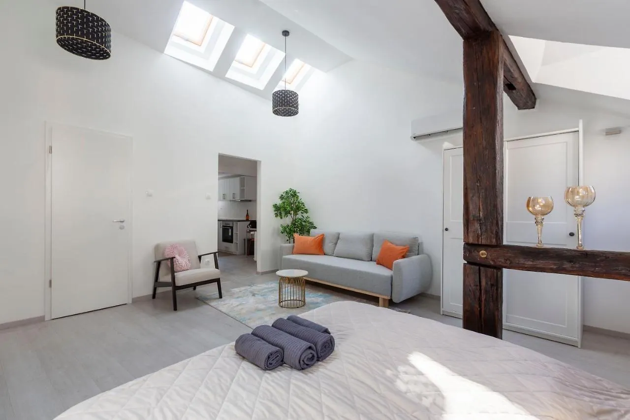 Rustic Central Studios By Lh Budapest
